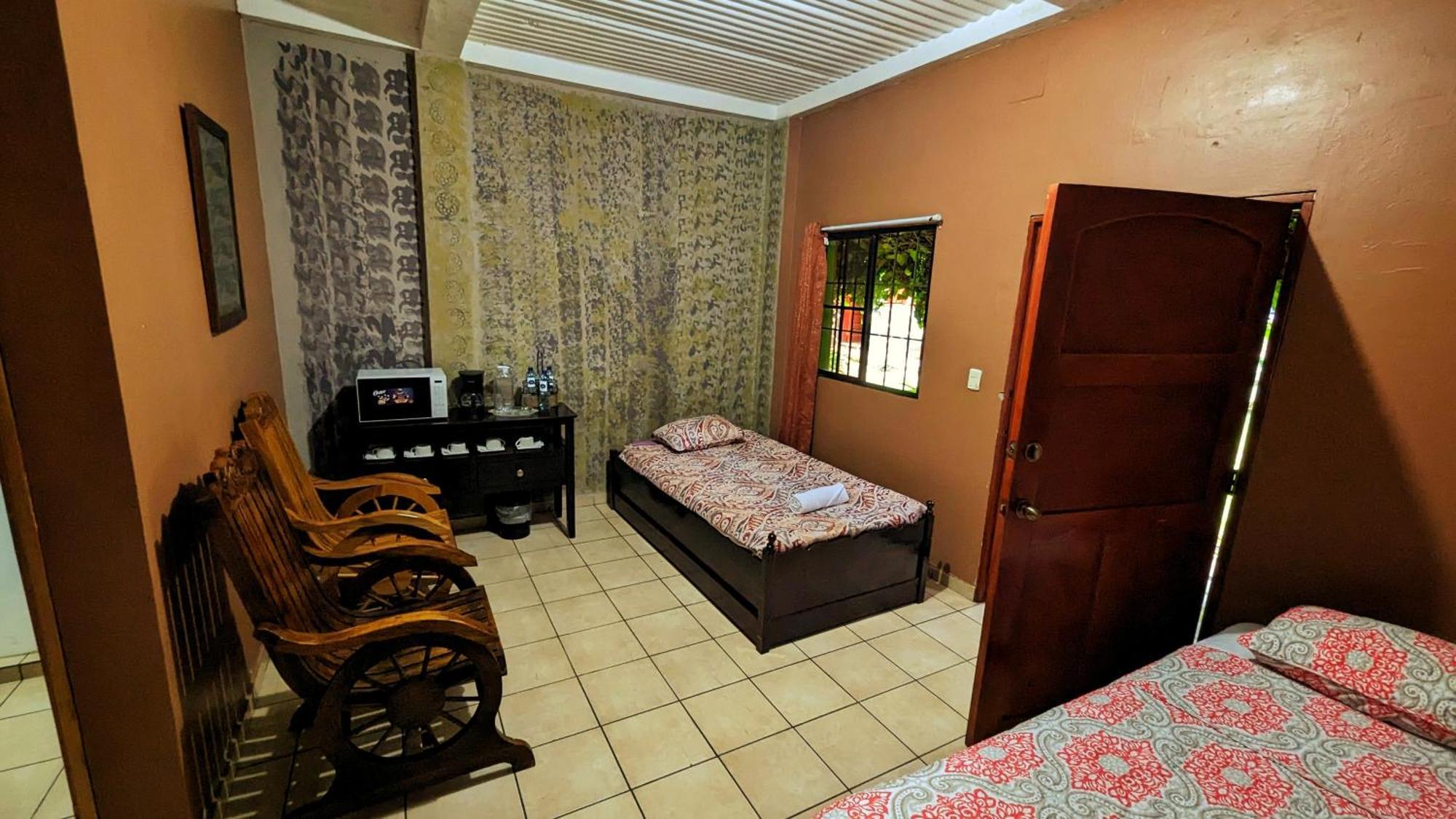 1961 Los Naranjos Hostal Екстер'єр фото